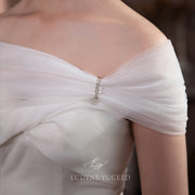 Simple Off-the-shoulder Tulle Bridal Cape