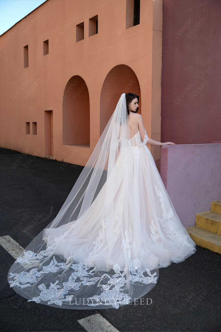 Romantic Tulle Floral Lace A-line Wedding Dress