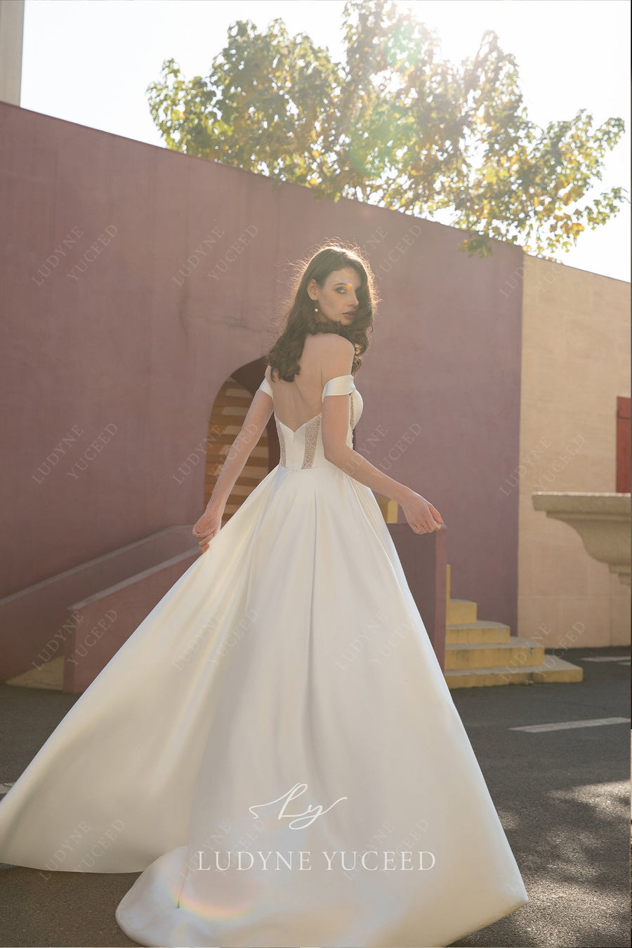 In Stock|Modern Off-the-shoulder Satin Wedding Dress with Pockets