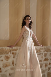 Luxurious Floral Lace A-line Illusion Neck Wedding Dress