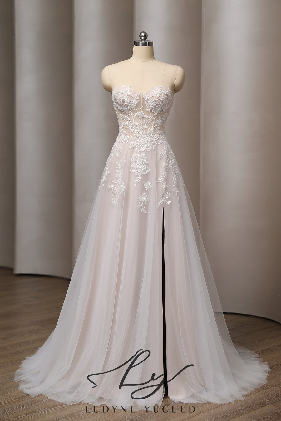 Vestido de novia de organza floral 3D sin tirantes con mangas desmontables