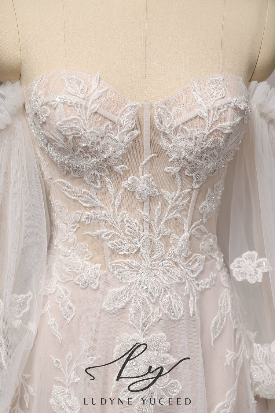 Vestido de novia de organza floral 3D sin tirantes con mangas desmontables