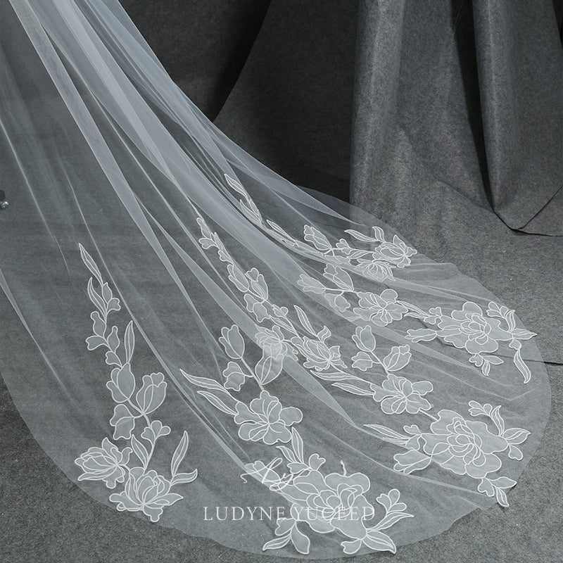 Romantic Flowers Lace Wedding Veil