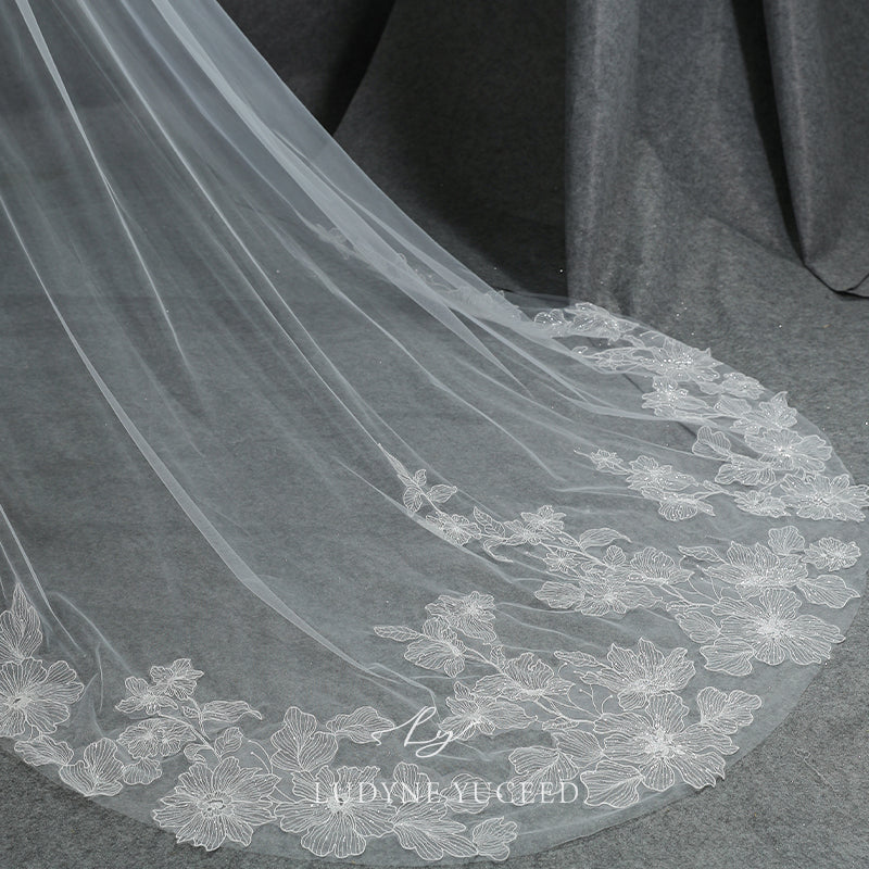 Luxury Bridal Veil Accented With Delicate Beades And Lace Motifs