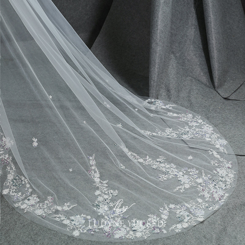 Fairytale-inspired 3D Floral Lace Princess Bridal Veil