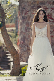 Graceful Scoop Neckline A-Line Wedding Gown