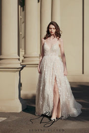 Abito da sposa con spacco a trapezio in tulle floreale impreziosito