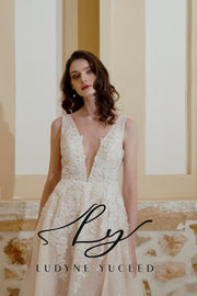 Luxurious Floral Lace A-line Illusion Neck Wedding Dress