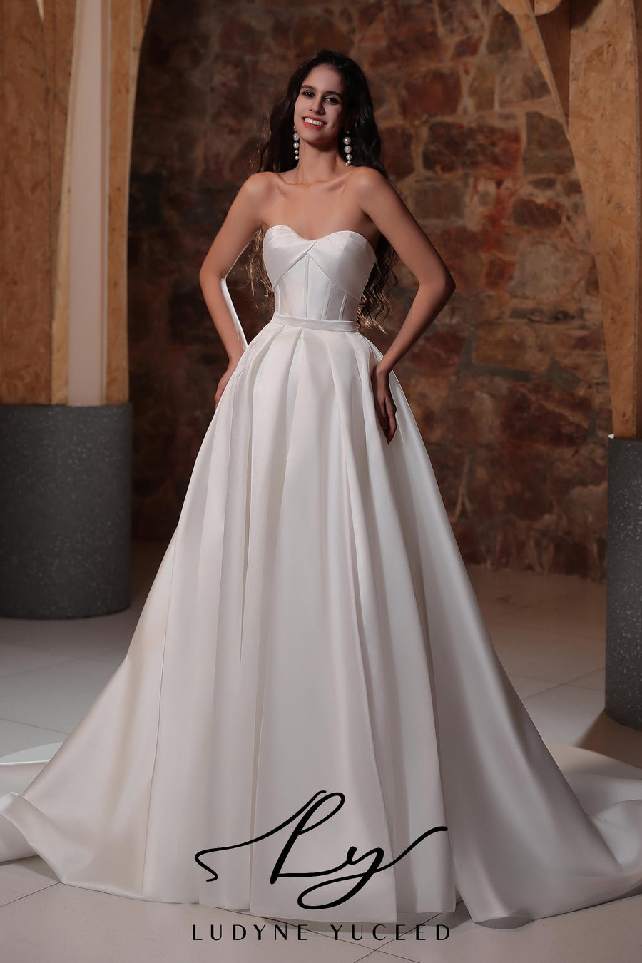 Vestido de novia de organza floral 3D sin tirantes con mangas desmontables