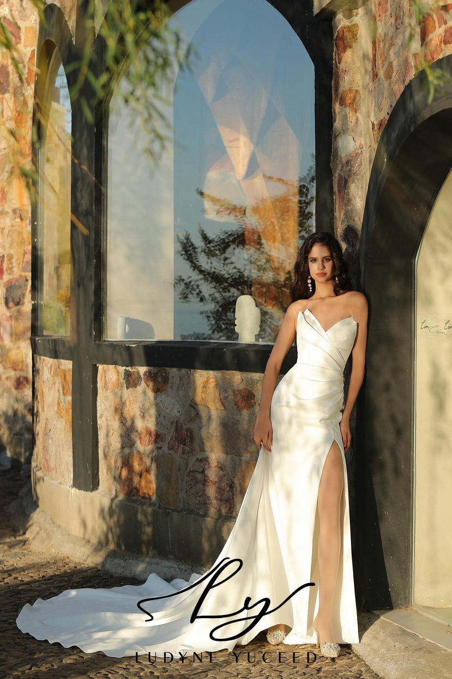 Crepe Pointed Neckline Bridal Gown And Detachable Overskirt