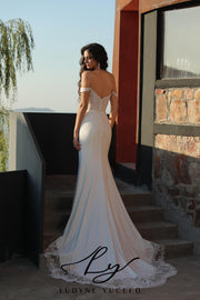 Elegant Off-the-shoulder Sheath Crepe Wedding dress