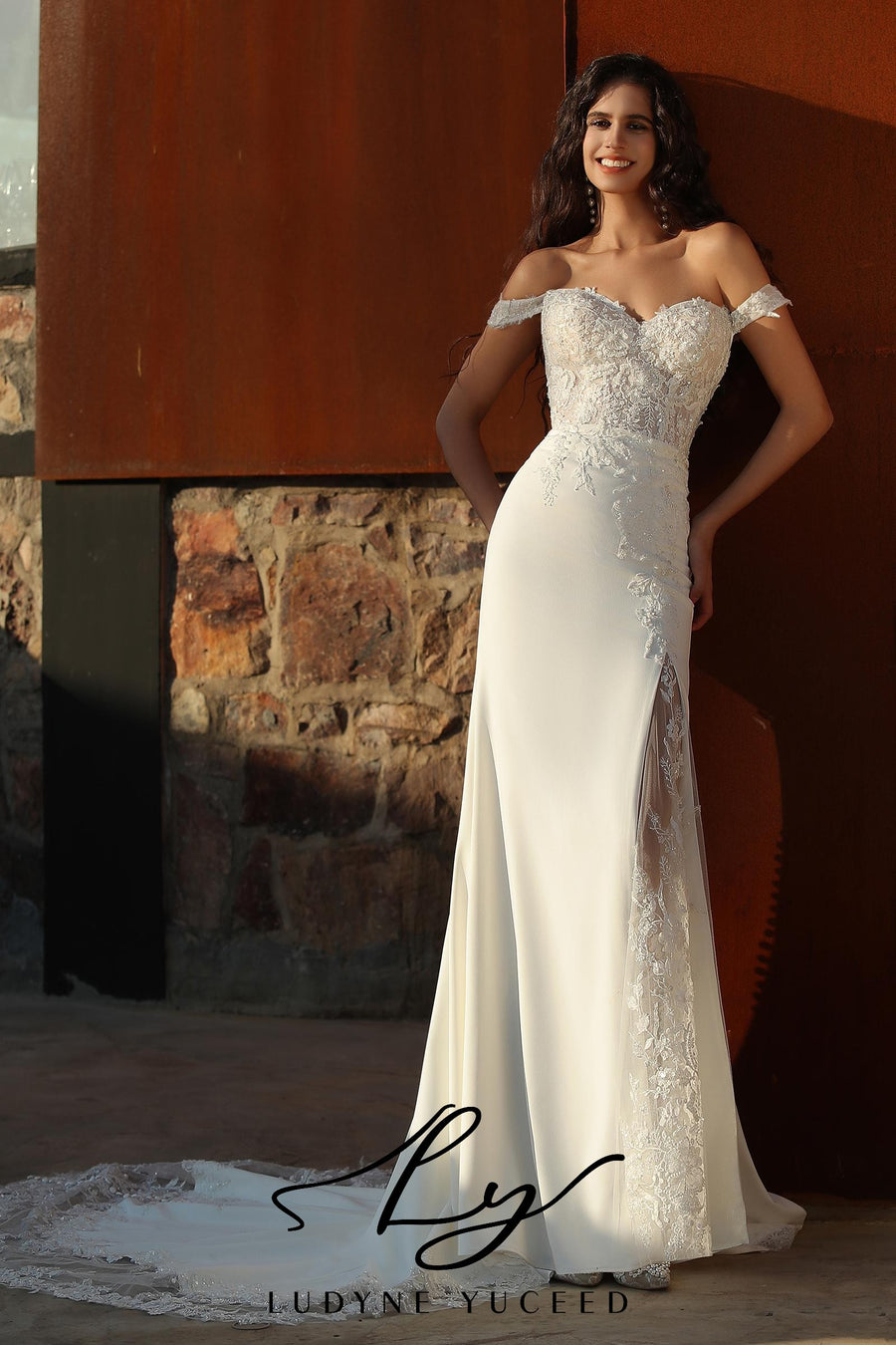 Elegant Off-the-shoulder Sheath Crepe Wedding dress