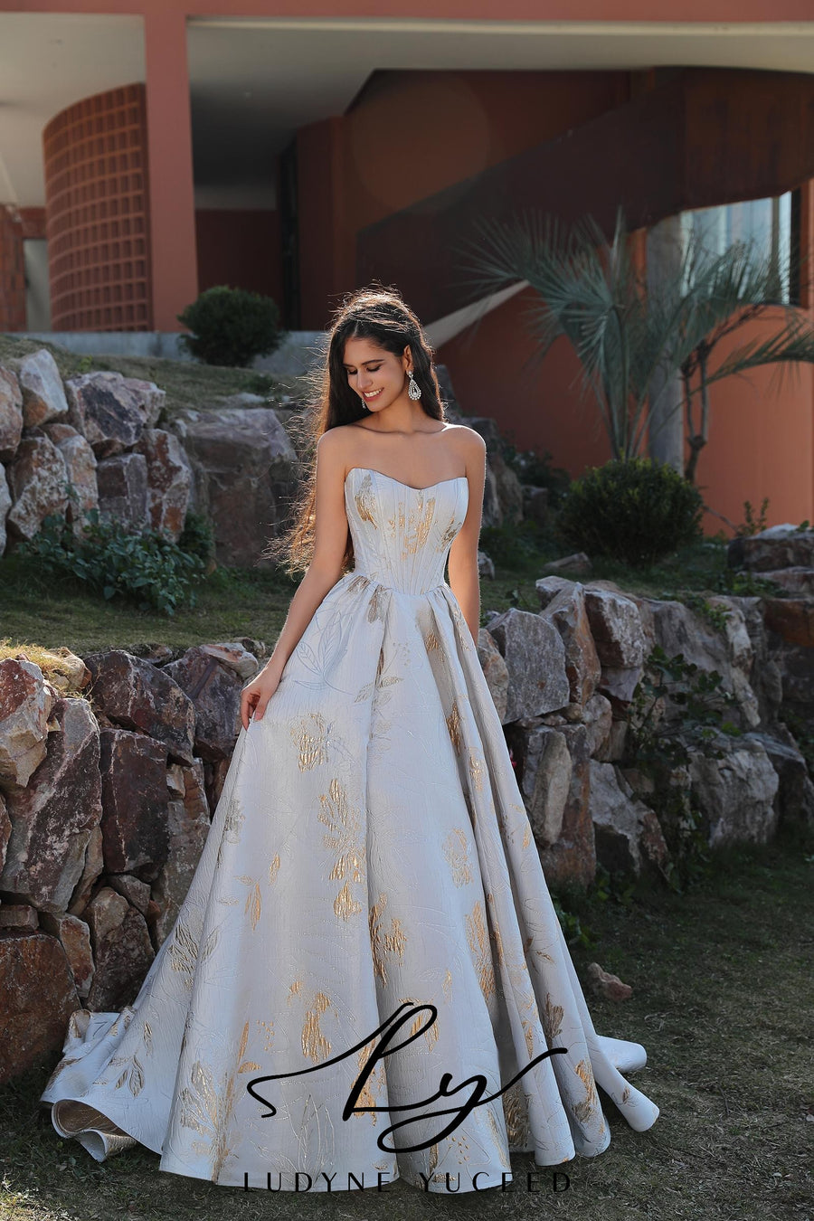 Vestido de novia de organza floral 3D sin tirantes con mangas desmontables