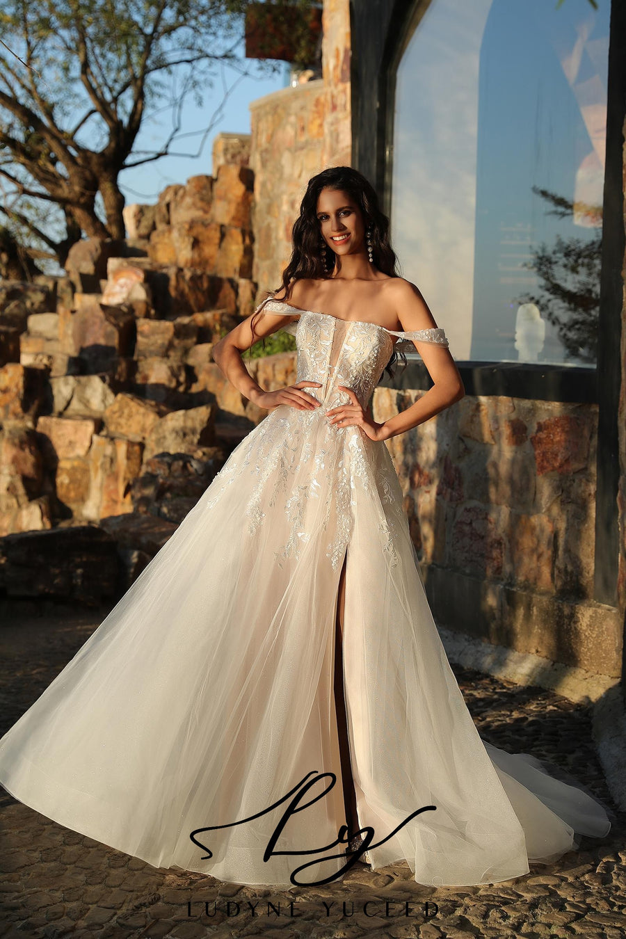 Stylish Plunging V Bridal Gown With Slit