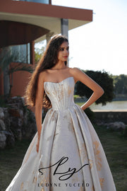 Vestido de novia de organza floral 3D sin tirantes con mangas desmontables