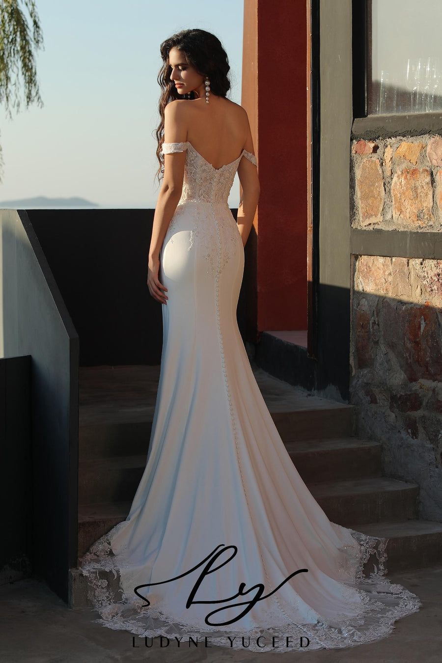 Elegant Off-the-shoulder Sheath Crepe Wedding dress