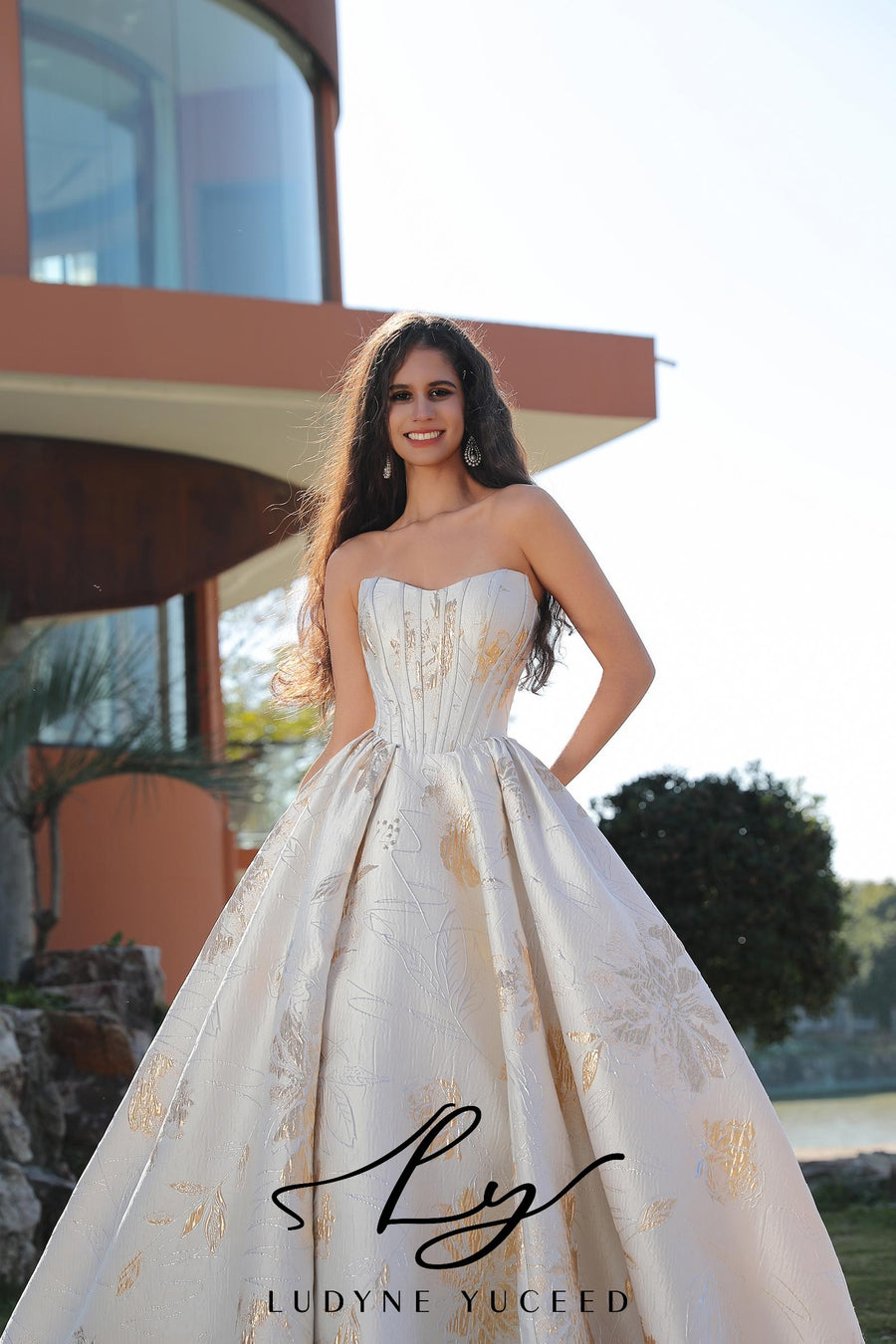 Vestido de novia de organza floral 3D sin tirantes con mangas desmontables