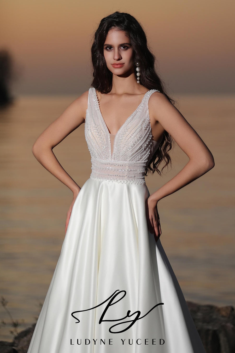 Vestido de novia de organza floral 3D sin tirantes con mangas desmontables