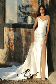 In Stock|Crepe Pointed Neckline Bridal Gown And Detachable Overskirt