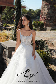 Graceful Scoop Neckline A-Line Wedding Gown