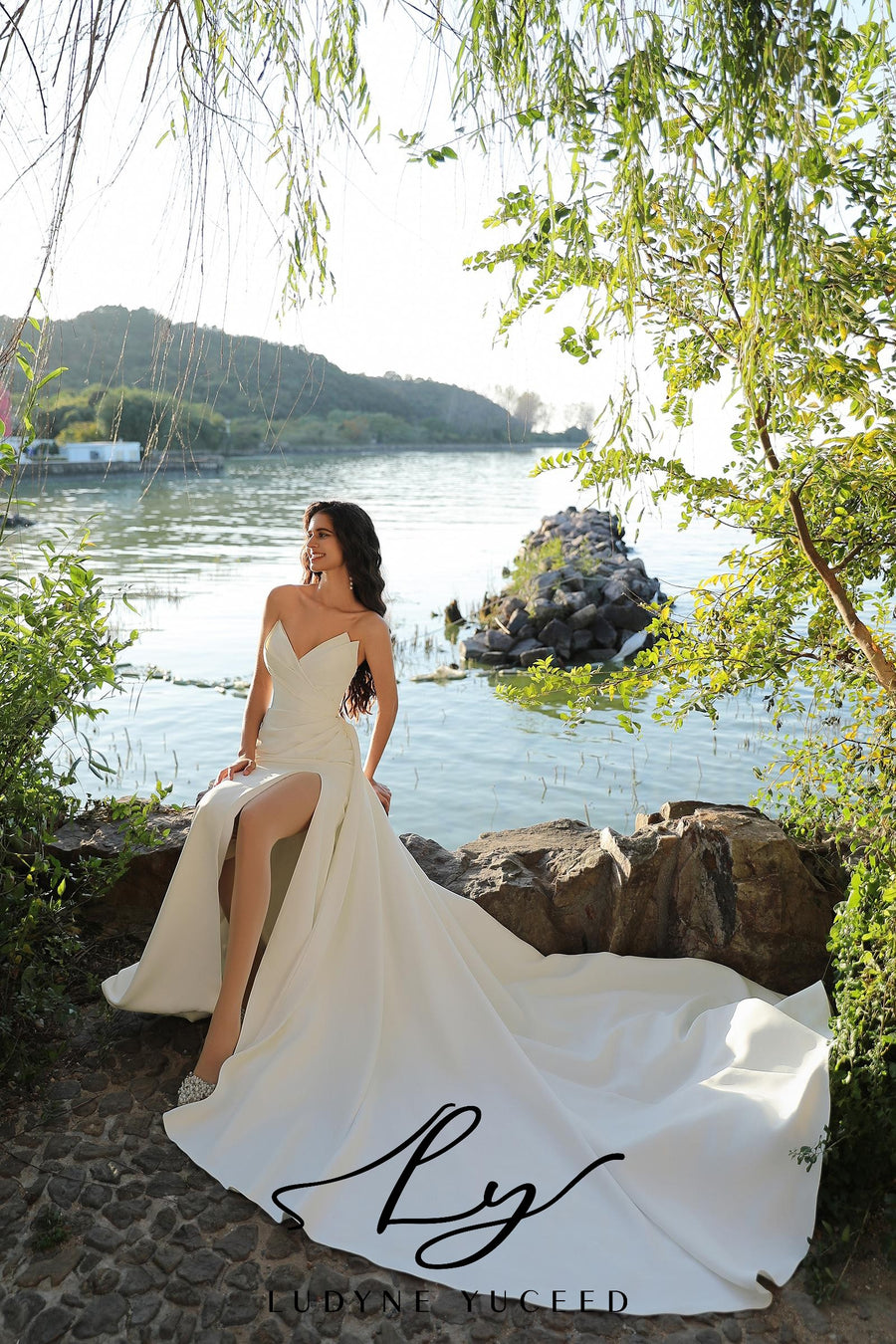 Crepe Pointed Neckline Bridal Gown And Detachable Overskirt