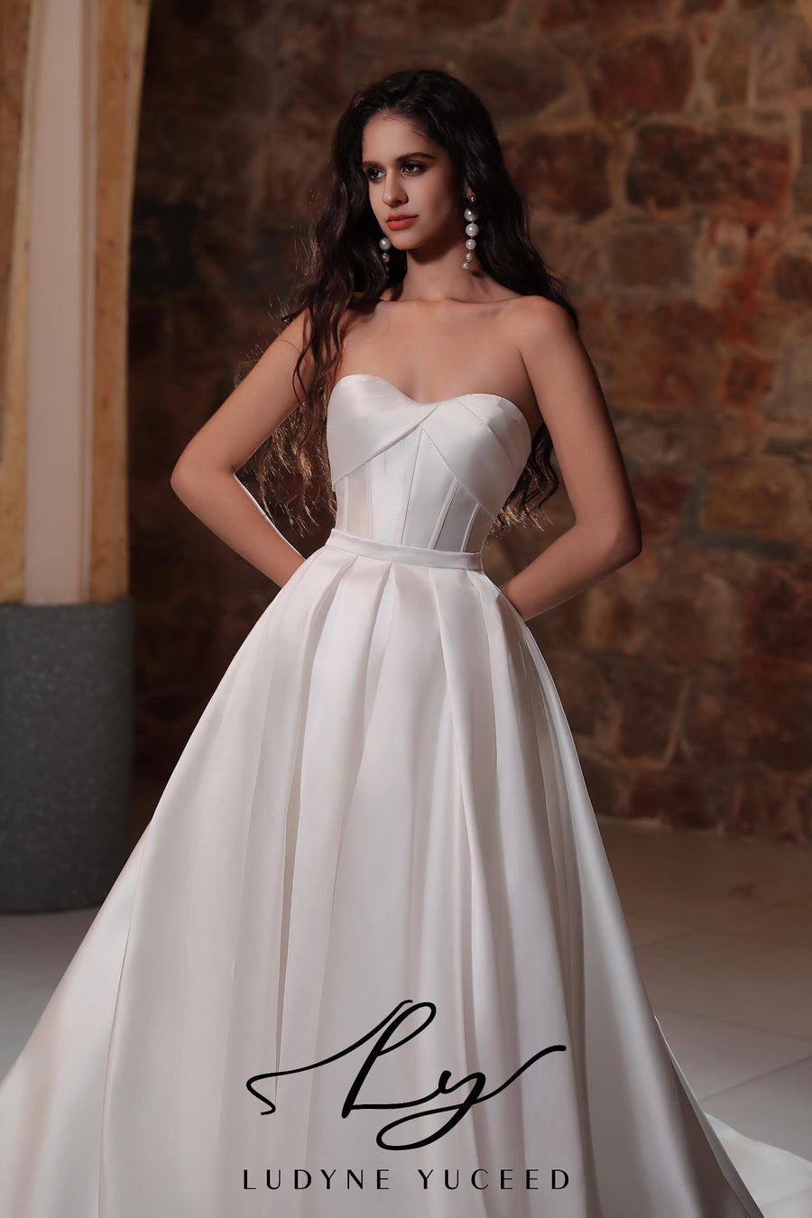 Vestido de novia de organza floral 3D sin tirantes con mangas desmontables